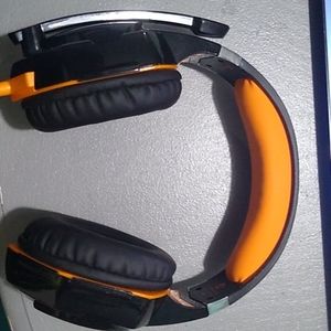 Headset with microphone